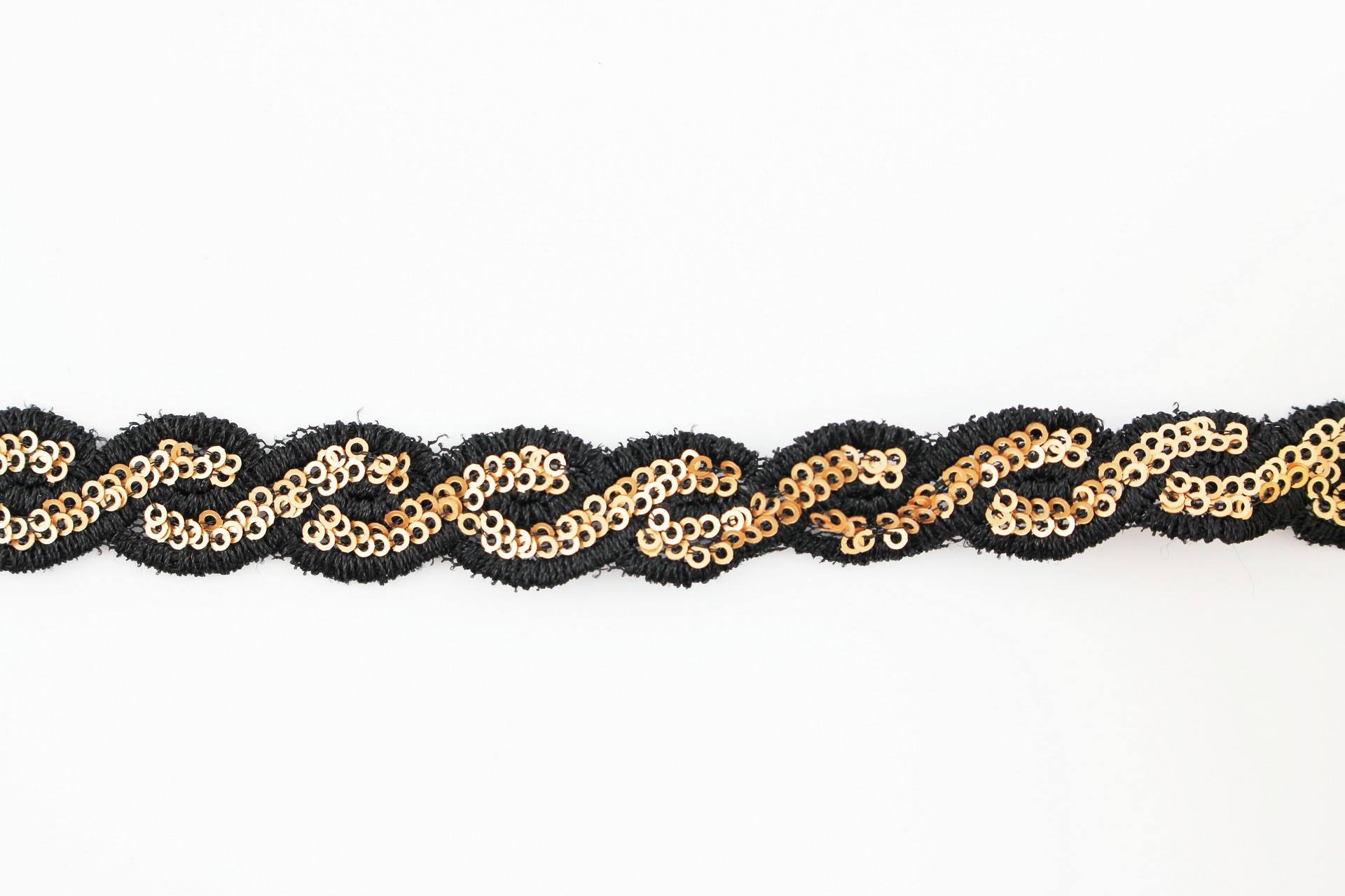 Trimming with sequins